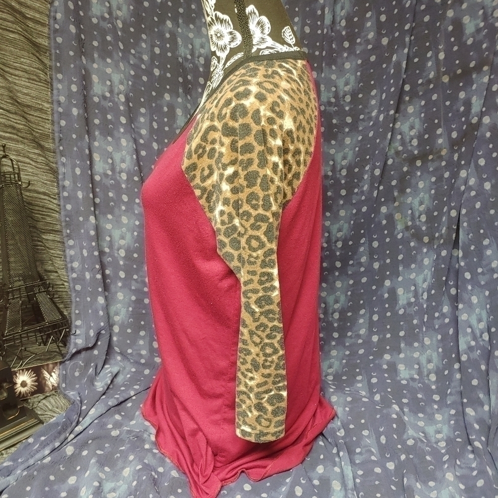 Rue21 Red Leopard Raglan Large - Picture 2 of 4